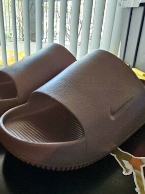 Nike Brown Foam Slide Sandals - Dark Brown